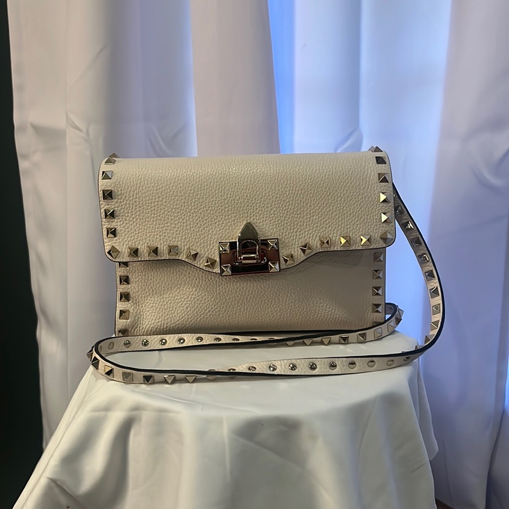 Valentino Garavani Rockstud Crossbody Shoulder Bag Pebble Calf Leather Ivory - Picture 1 of 17